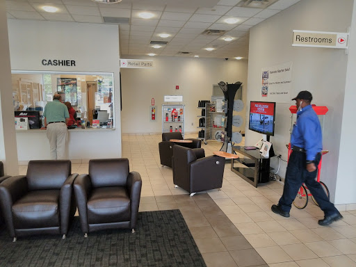 Auto Body Shop «DCH Toyota City Service Facility», reviews and photos, 700 Waverly Ave, Mamaroneck, NY 10543, USA