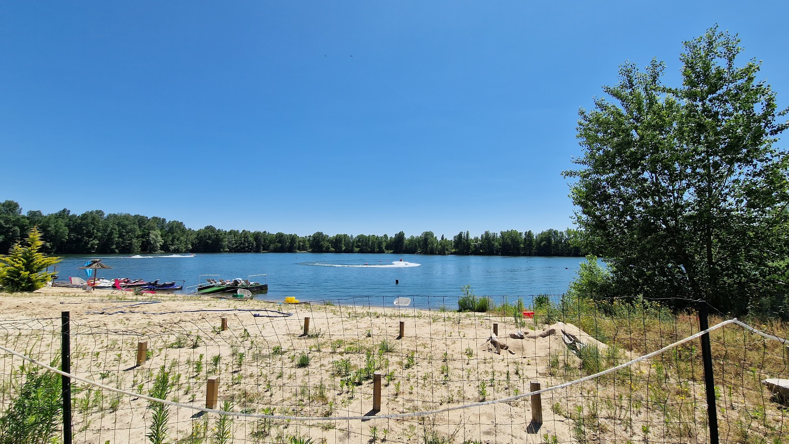 Foto di Spiaggia di Issoire con molto pulita livello di pulizia