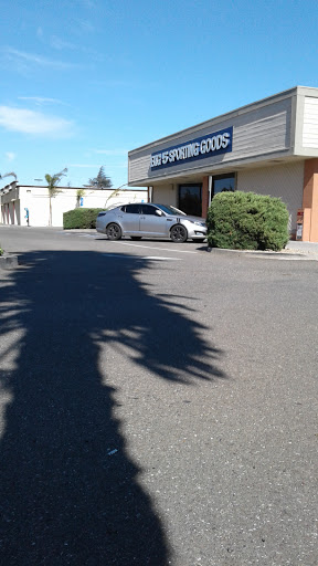 Big 5 Sporting Goods, 1902 N Texas St, Fairfield, CA 94533, USA, 