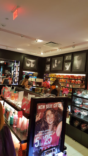 Shopping Mall «Westfield Broward», reviews and photos, 8000 W Broward Blvd, Plantation, FL 33388, USA