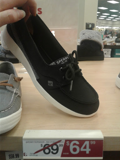 Shoe Store «Famous Footwear», reviews and photos, 1665 Olentangy River Rd, Columbus, OH 43212, USA