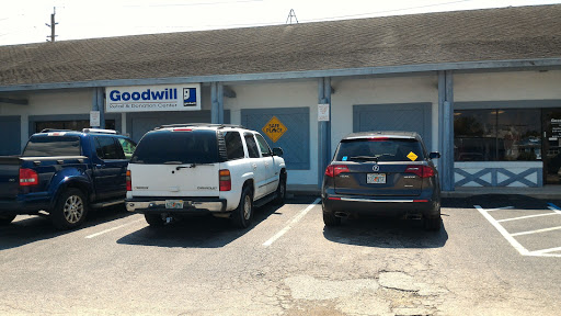 Goodwill Retail & Donation Center, 19041 San Carlos Blvd, Fort Myers Beach, FL 33931, USA, 