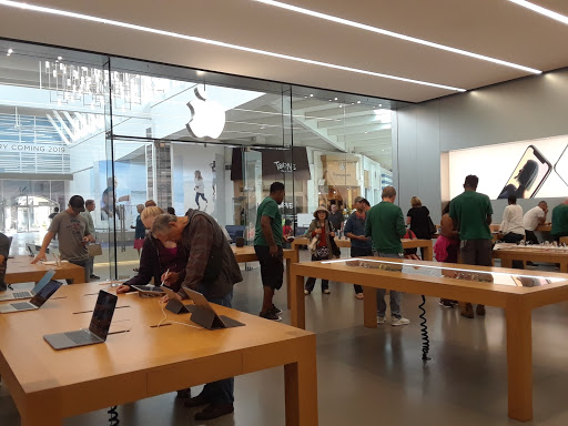 Computer Store «Apple Manhattan Village», reviews and photos, 3200 N Sepulveda Blvd, Manhattan Beach, CA 90266, USA