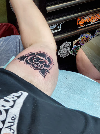 Tattoo Shop «MOM’S TATTOOS», reviews and photos, 1381 Main St, Dunedin, FL 34698, USA