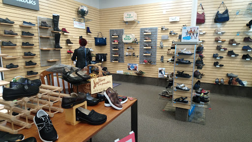 Shoe Store «Mar-Lou Shoes», reviews and photos, 5471 Mayfield Rd, Lyndhurst, OH 44124, USA