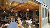 Atmosphère du Restaurant de fruits de mer La Vieille Digue à Blainville-sur-Mer - n°17