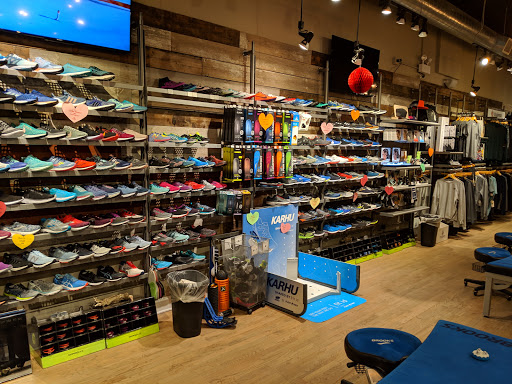 Sporting Goods Store «Fleet Feet Sports - Old Town», reviews and photos, 1620 N Wells St, Chicago, IL 60614, USA