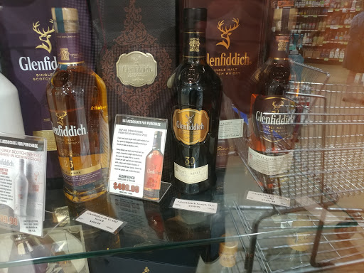 State Liquor Store «NH Liquor & Wine Outlet», reviews and photos, 92 Cluff Crossing Rd, Salem, NH 03079, USA