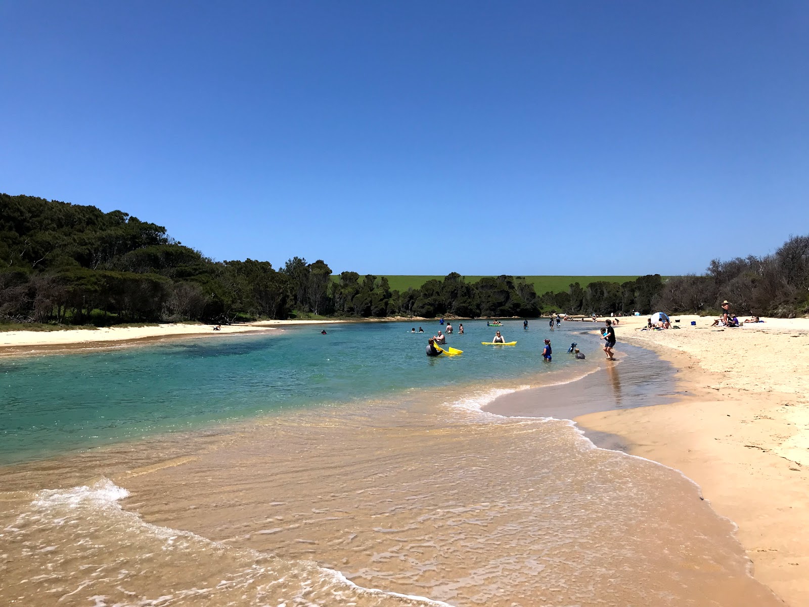 Foto de Handkerchief Beach com muito limpo nível de limpeza