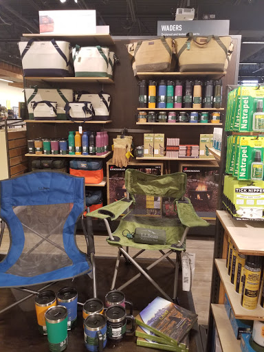 Clothing Store «L.L. Bean», reviews and photos, 25225 Cedar Rd, Lyndhurst, OH 44124, USA