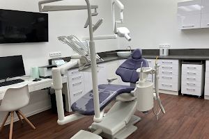 Dentální centrum Mánesova image