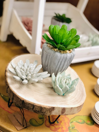 Gift Shop «Lotus Lake Gifts + Decor», reviews and photos, 412 W 78th St, Chanhassen, MN 55317, USA