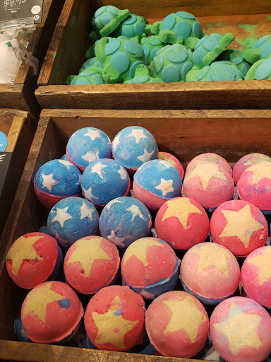 Cosmetics Store «LUSH», reviews and photos, 1961 Chain Bridge Rd, McLean, VA 22102, USA