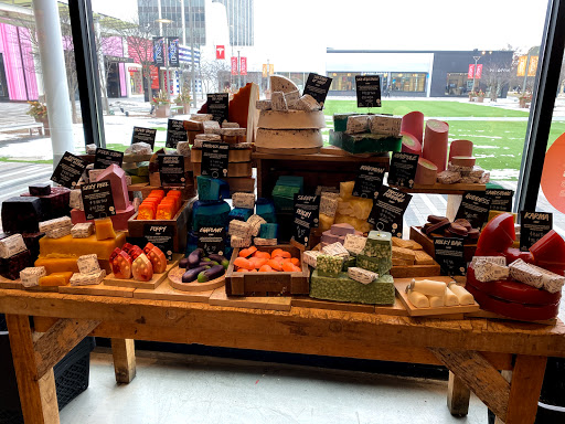 Cosmetics Store «LUSH Fresh Handmade Cosmetics», reviews and photos, 51 Oakbrook Center, Oak Brook, IL 60523, USA