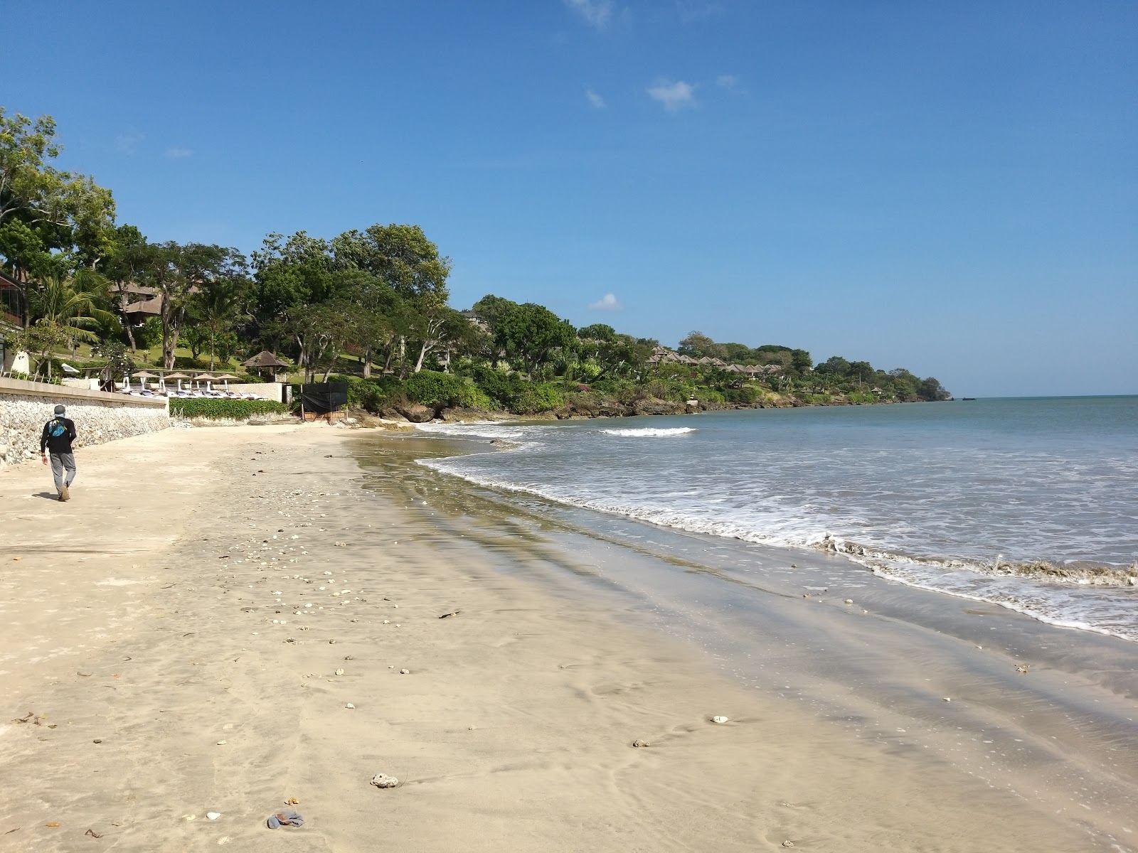 Foto di Muaya Beach con spiaggia spaziosa