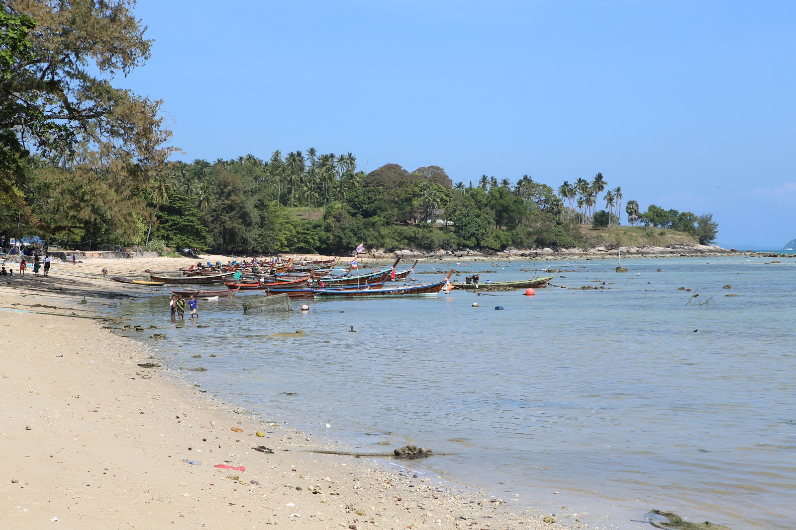 Photo de Rawai Beach avec un niveau de propreté de partiellement propre