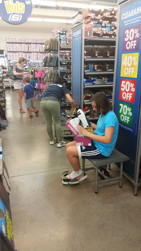 Shoe Store «SKECHERS Factory Outlet», reviews and photos, 350 N Dysart Rd, Goodyear, AZ 85338, USA