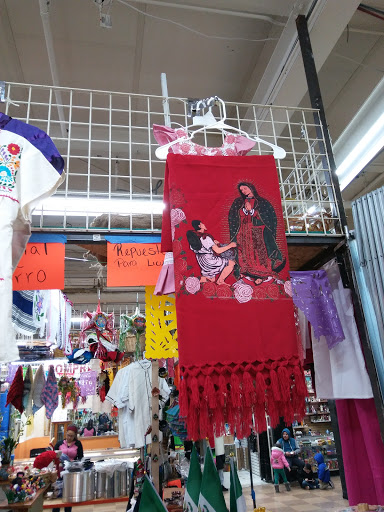 Flea Market «Fox Valley Flea Market», reviews and photos, 840 N State St, Elgin, IL 60123, USA