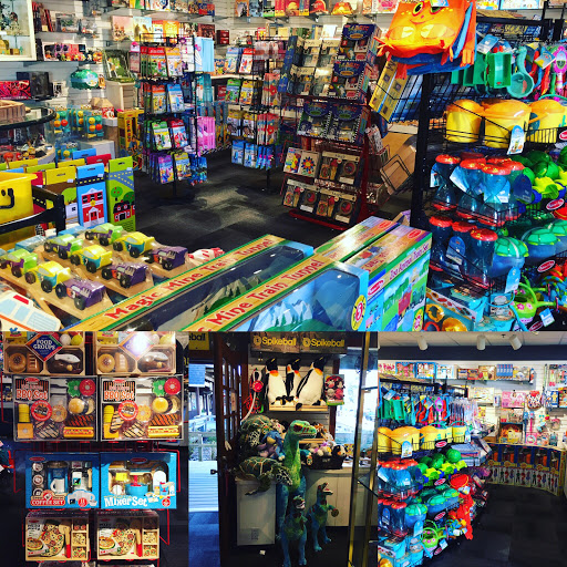 Toy Store «Voyages Toys, Comics, & Games», reviews and photos, 172 N Hemlock St # 6, Cannon Beach, OR 97110, USA