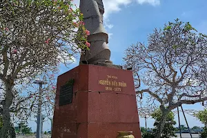 Thu Khoa Huan Monument image
