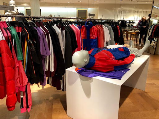 Department Store «Barneys New York, Copley Place», reviews and photos, 100 Huntington Ave, Boston, MA 02116, USA