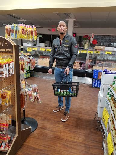 Supermarket «Food Fair La Gran Marqueta», reviews and photos, 946 Market St, Paterson, NJ 07513, USA