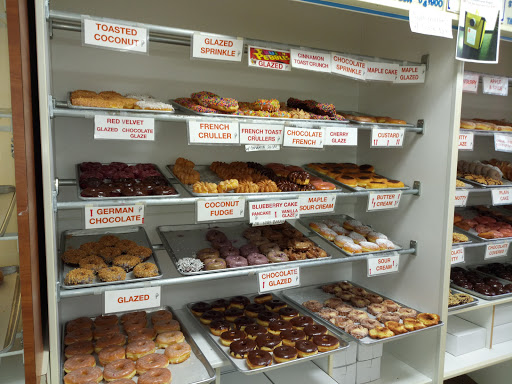 Donut Shop «Apple Fritter Donut Shop», reviews and photos, 741 E 9 Mile Rd, Ferndale, MI 48220, USA