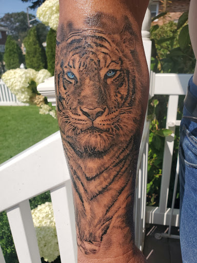 Tattoo Shop «Progressive Tattoo», reviews and photos, 123 Sunrise Hwy, Lindenhurst, NY 11757, USA