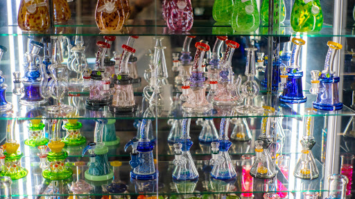 Tobacco Shop «Puffit Smoke & Vape Shop», reviews and photos, 4434 S Archer Ave, Chicago, IL 60632, USA