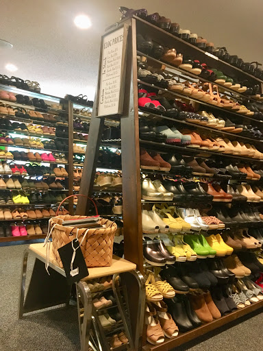 Shoe Store «Sven Factory Outlet Store», reviews and photos, 10000 Lake Blvd, Chisago City, MN 55013, USA
