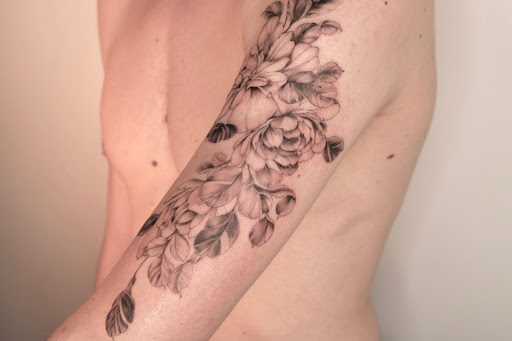 Explore ampersand tattoo ideas, creative tattoo ideas in Brooklyn, available at ninistattoostudio