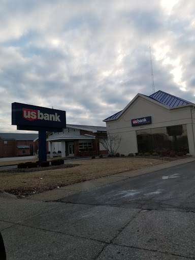 Shopping Mall «Southland Terrace Shopping Center», reviews and photos, 3971 7th Street Rd, Louisville, KY 40216, USA