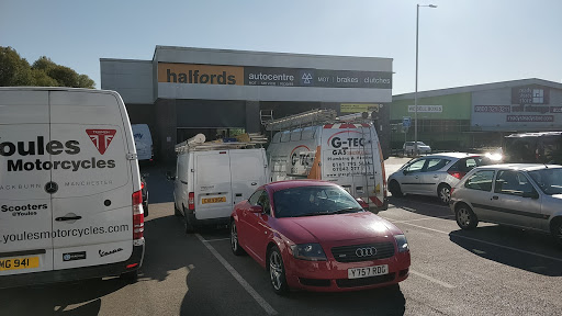 Halfords Autocentre Manchester (Bury New Rd)