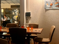 Atmosphère du Restaurant de fruits de mer LES VIVIERS - Restaurant à Rivedoux-Plage - n°7