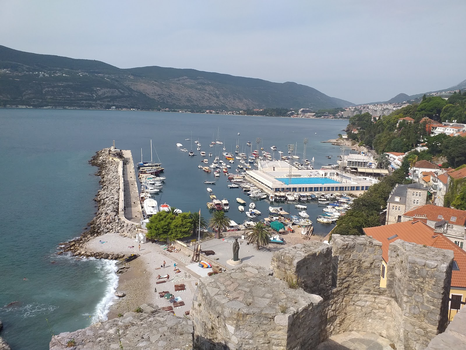 Fotografie cu Herceg Novi beach și peisajul său frumos