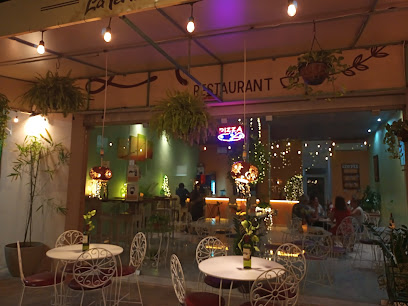 La Tertulia Restaurant - Av de los Héroes 21, Centro, 77000 Chetumal, Q.R., Mexico