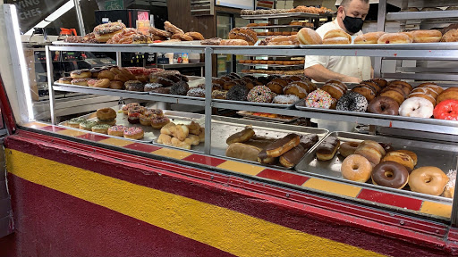 Donut Shop «Donut Hut», reviews and photos, 2025 W Magnolia Blvd, Burbank, CA 91506, USA