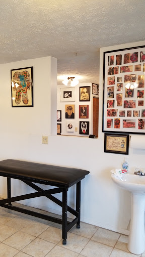 Tattoo Shop «Luxury Tattoo», reviews and photos, 28 S Sandusky St B, Delaware, OH 43015, USA
