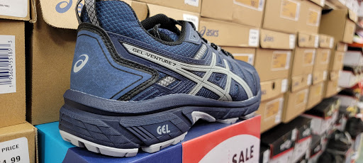 Shoe Store «Shoe Carnival», reviews and photos, 2105 N Prospect Ave, Champaign, IL 61822, USA