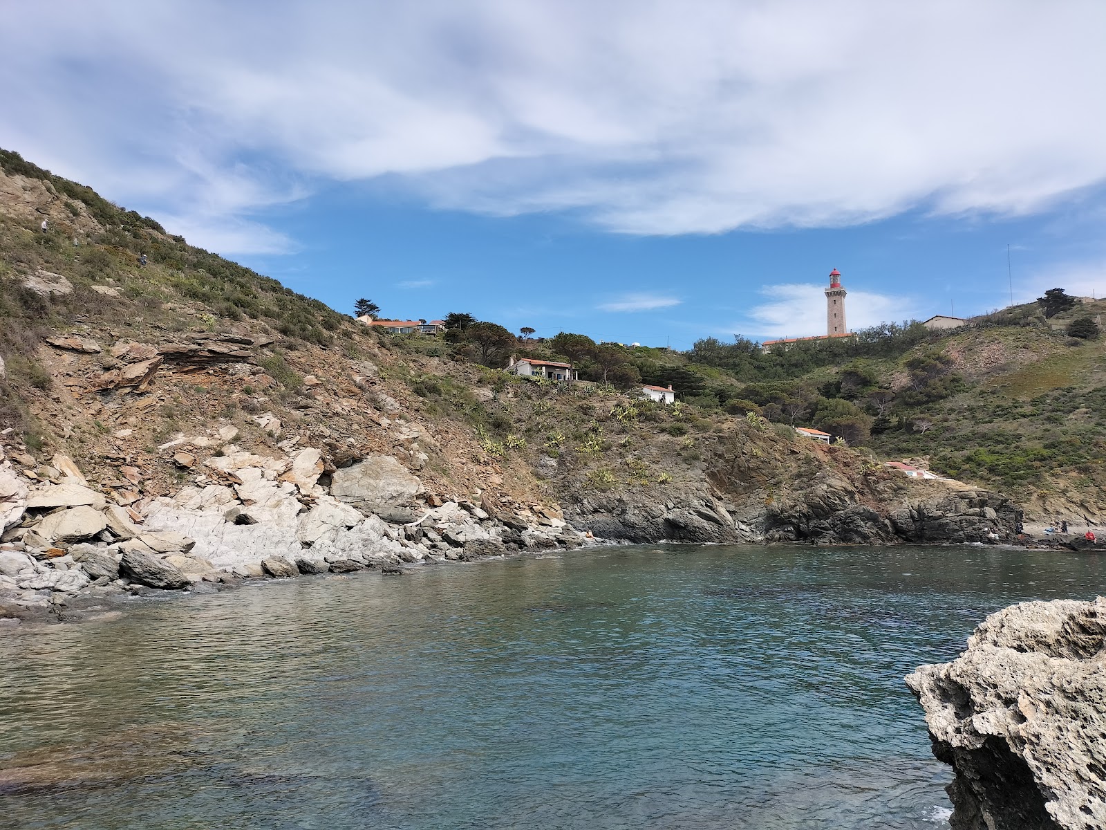 Plage Anse Sainte-Catherine'in fotoğrafı dağlarla çevrili