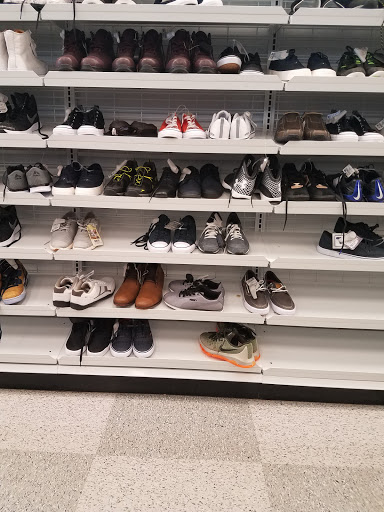 Clothing Store «Ross Dress for Less», reviews and photos, 6901 W Grand Ave, Gurnee, IL 60031, USA