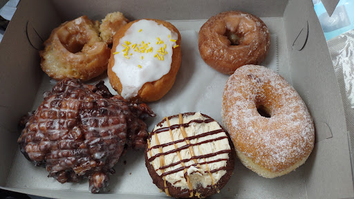 Donut Shop «Avon Donuts Inc», reviews and photos, 45324 Woodward Ave, Pontiac, MI 48341, USA