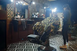 León de Navajas - Barbería, peluqueria y tatuajes image