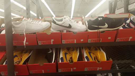 Clothing Store «Nike Clearance Store», reviews and photos, 2573 Old Vineland Rd, Kissimmee, FL 34746, USA