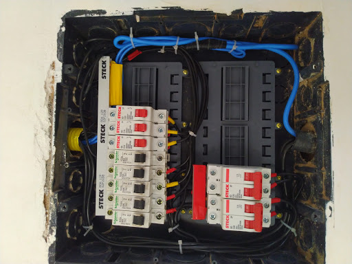 Logo da empresa - LIRA - ELETRICA MANUT. RESID. E PREDIAL