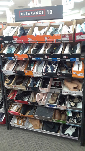 Shoe Store «Famous Footwear», reviews and photos, 2800 Campus Pkwy, Riverside, CA 92507, USA