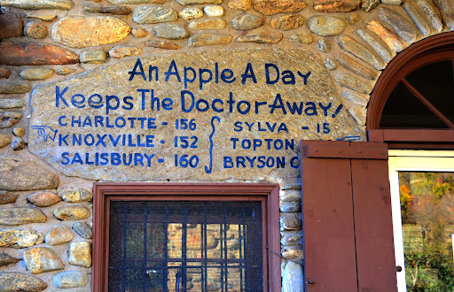 Produce Market «Barber Orchard Fruitstands Inc», reviews and photos, 2855 Old Balsam Rd, Waynesville, NC 28786, USA