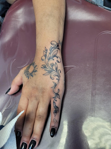 Tattoo Shop «Dark Horse Tattoos», reviews and photos, 395 Garrisonville Rd #103, Stafford, VA 22554, USA