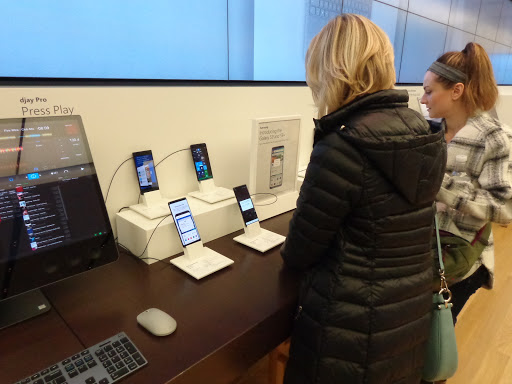 Computer Store «Microsoft Store», reviews and photos, 116 Bellevue Way NE, Bellevue, WA 98004, USA