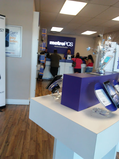 Cell Phone Store «MetroPCS Authorized Dealer», reviews and photos, 1821 N Zaragoza Rd, El Paso, TX 79936, USA